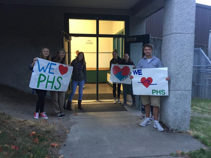 Gig Harbor students greet Peninsula Seahawks with uplifting posters during difficult time. Photo taken by Ciara Greene.